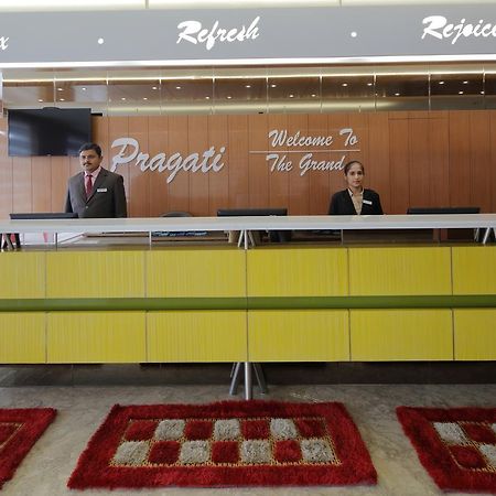 Hotel Pragati The Grand Ahmadabad Zewnętrze zdjęcie