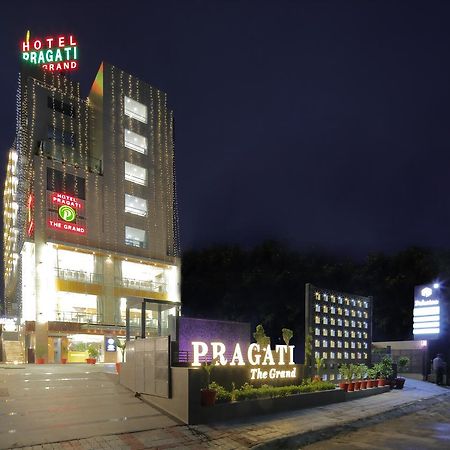 Hotel Pragati The Grand Ahmadabad Zewnętrze zdjęcie