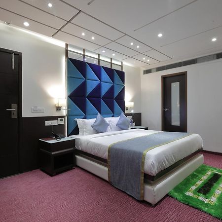 Hotel Pragati The Grand Ahmadabad Zewnętrze zdjęcie