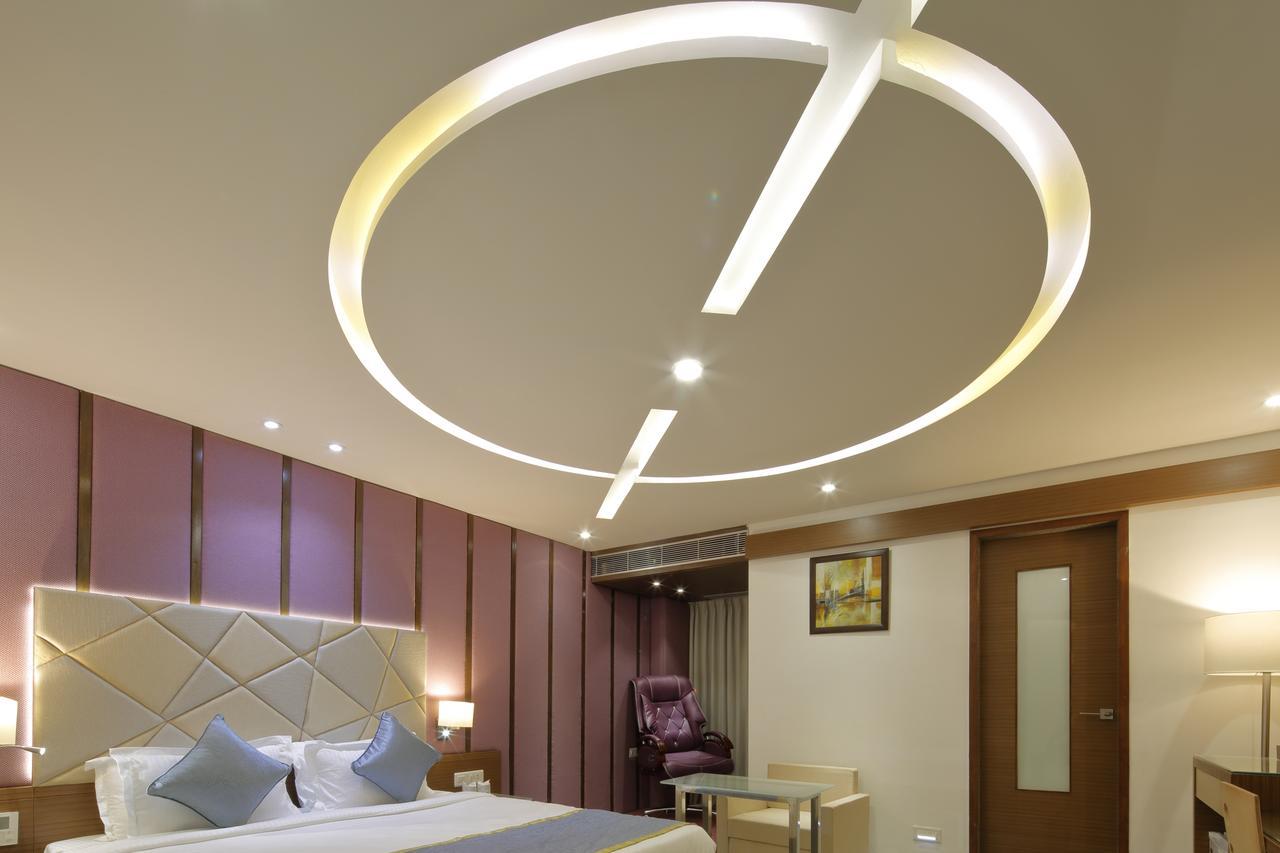 Hotel Pragati The Grand Ahmadabad Zewnętrze zdjęcie
