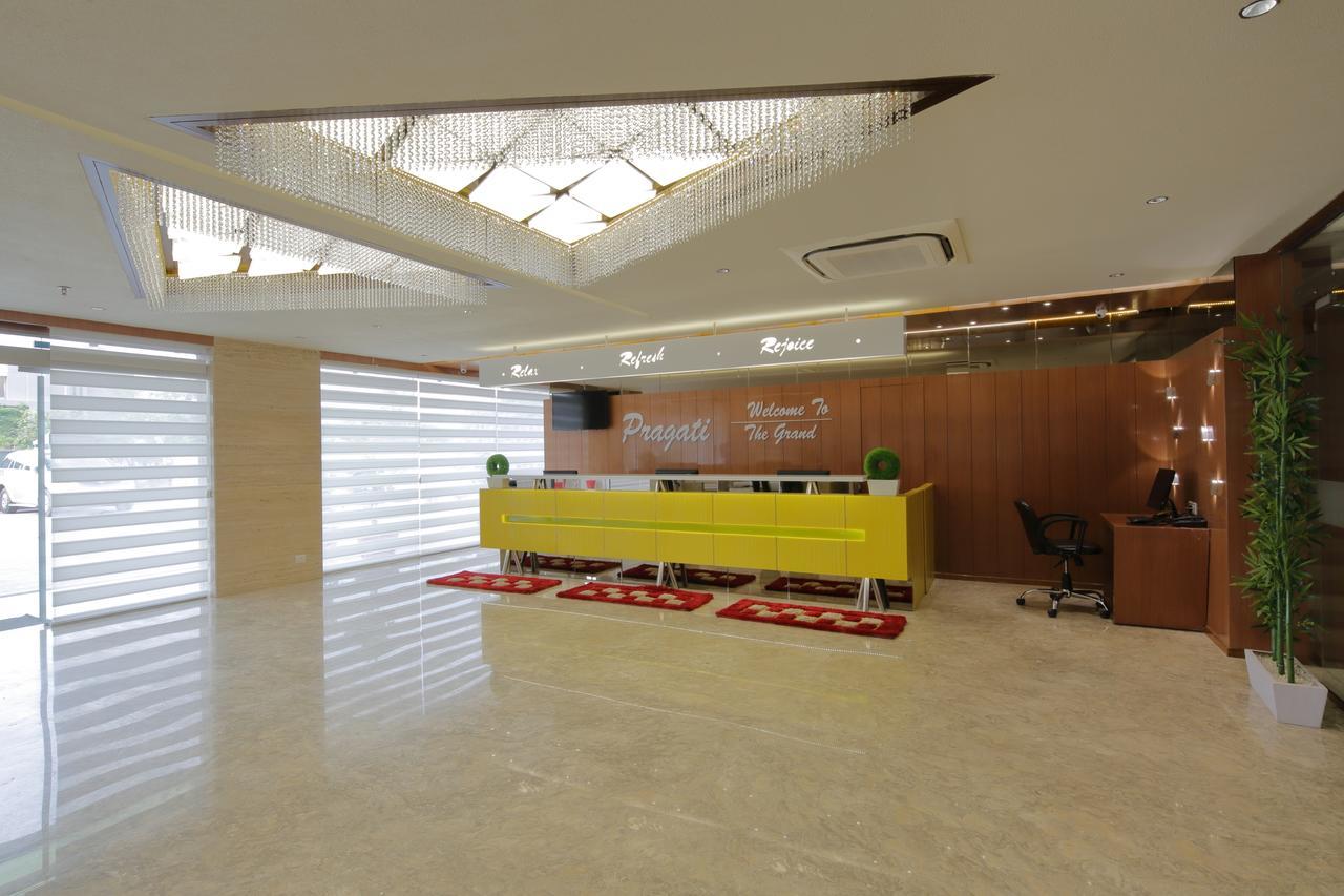 Hotel Pragati The Grand Ahmadabad Zewnętrze zdjęcie