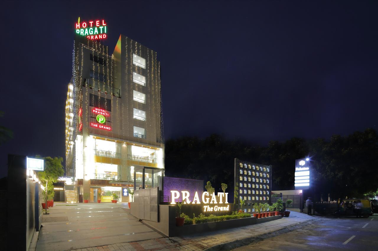 Hotel Pragati The Grand Ahmadabad Zewnętrze zdjęcie