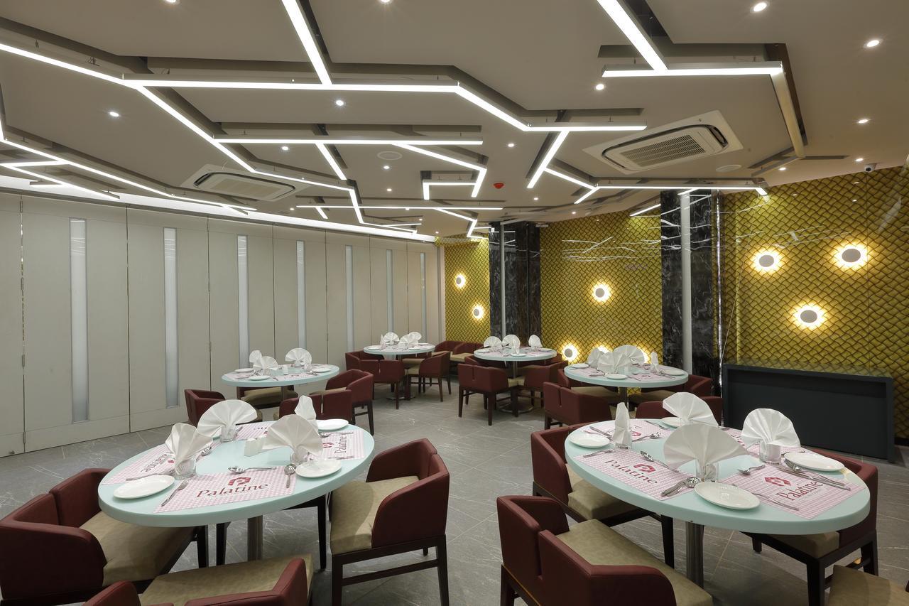 Hotel Pragati The Grand Ahmadabad Zewnętrze zdjęcie