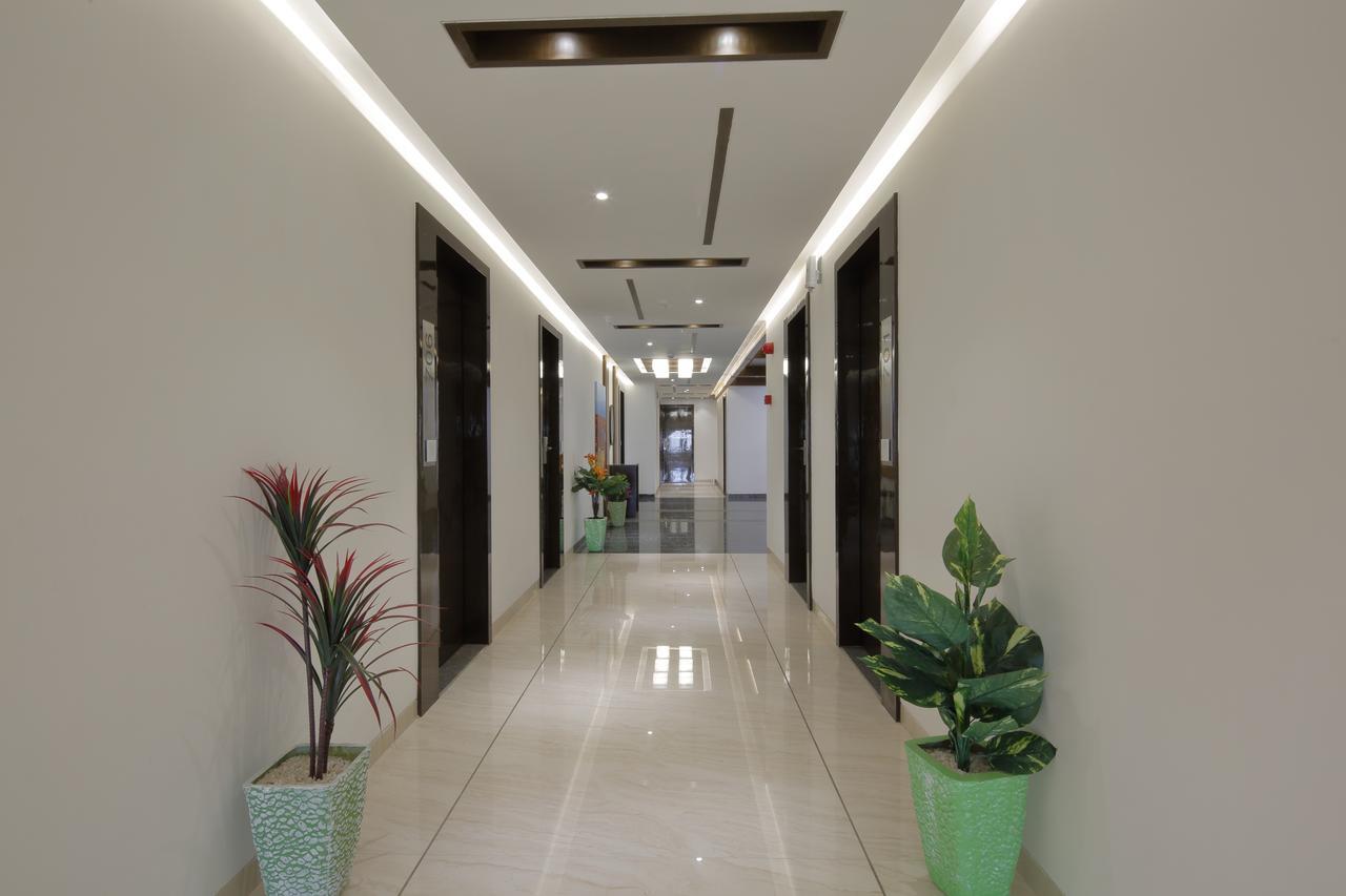 Hotel Pragati The Grand Ahmadabad Zewnętrze zdjęcie