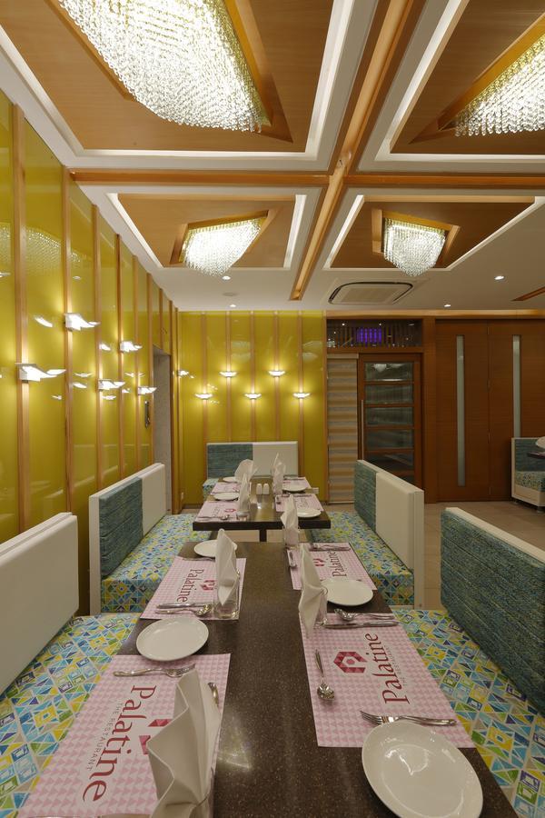 Hotel Pragati The Grand Ahmadabad Zewnętrze zdjęcie