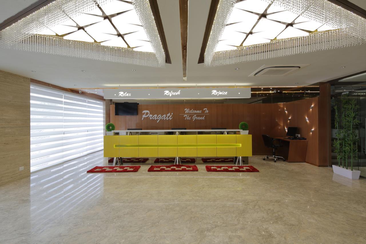 Hotel Pragati The Grand Ahmadabad Zewnętrze zdjęcie