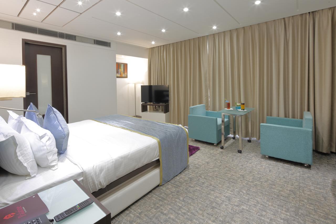 Hotel Pragati The Grand Ahmadabad Zewnętrze zdjęcie