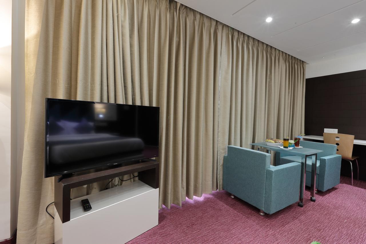 Hotel Pragati The Grand Ahmadabad Zewnętrze zdjęcie